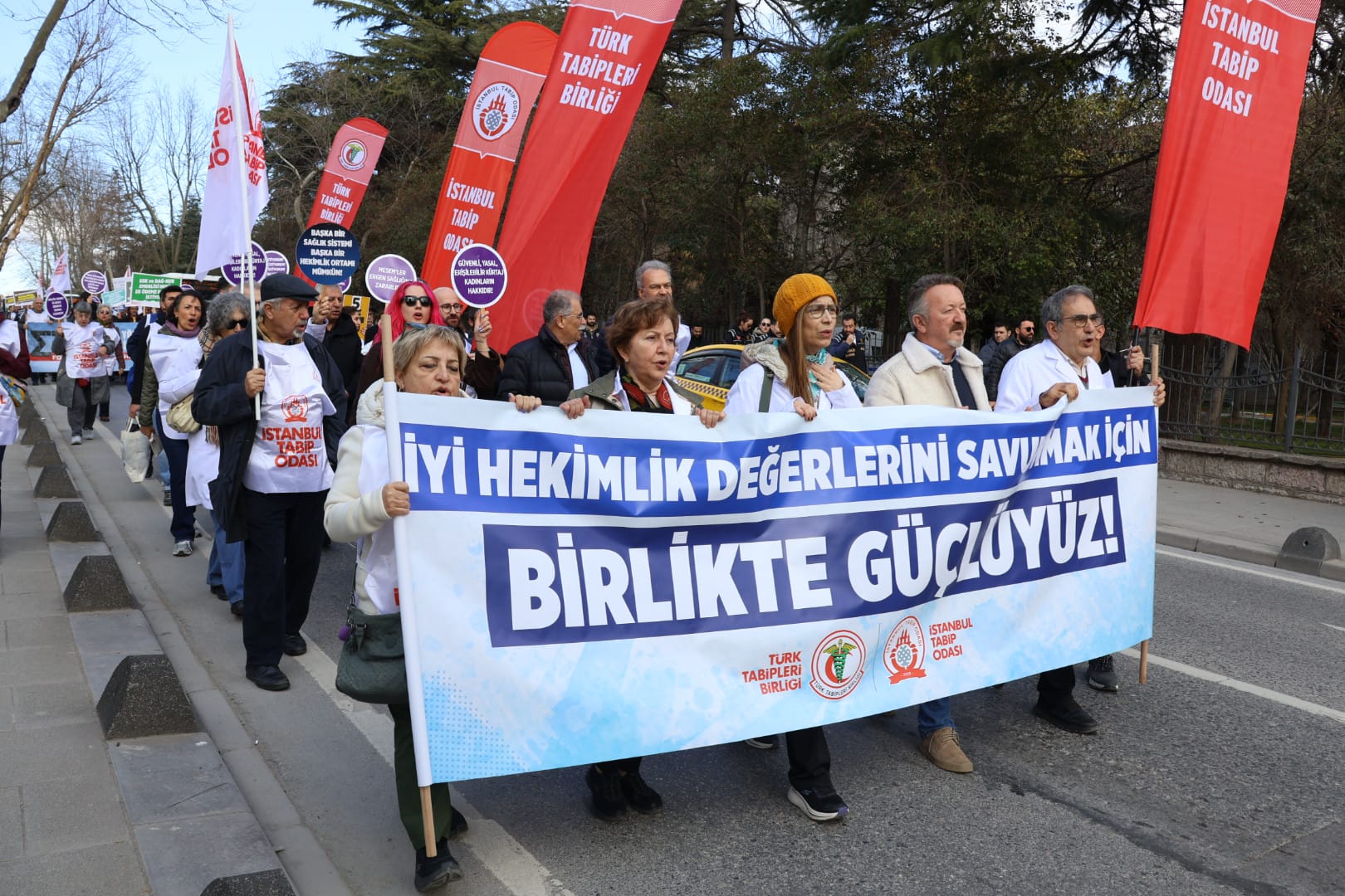 Hekimler, yaşamak ve yaşatmak istiyor!